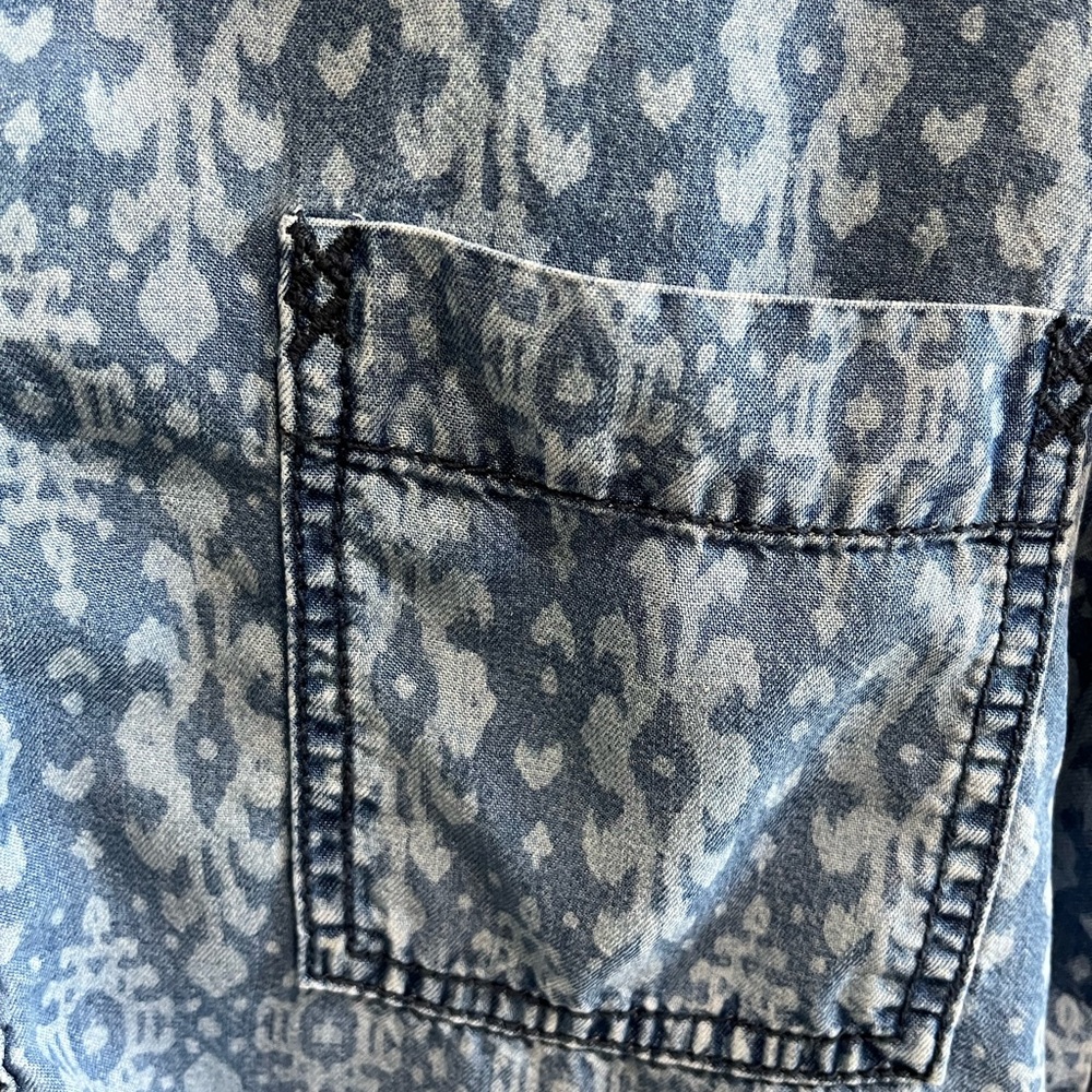 Holding Horses Anthropologie Button up top Sz 4 Denim/Chambray - Picture 12 of 16